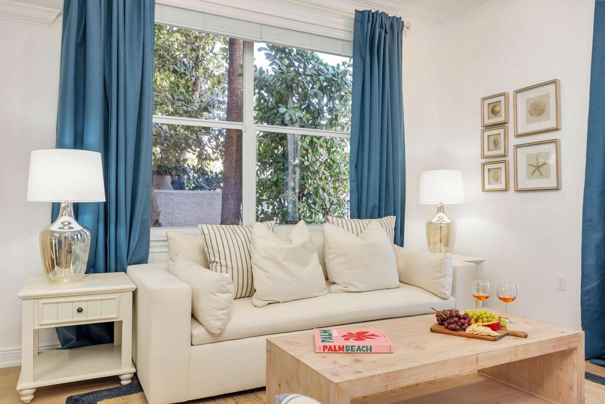 Palm Beachfront Luxury Apartment